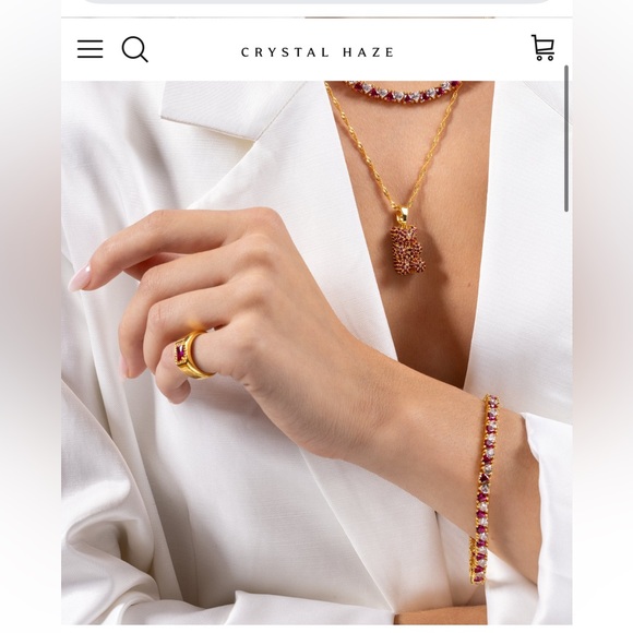 Last one- Auntie Bear Pendant - Picture 7 of 11